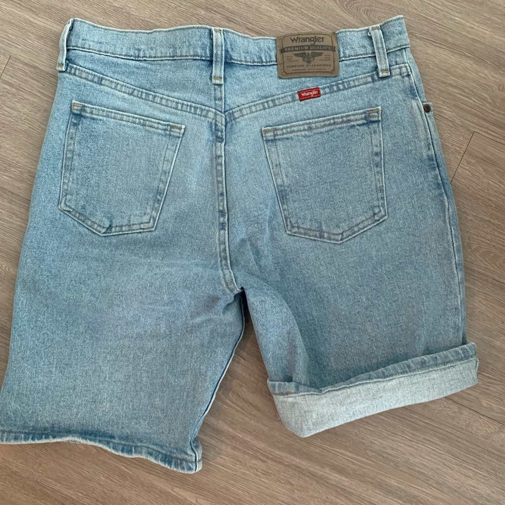 Men's wrangler| denim shorts | size 30 men | women's 4-6